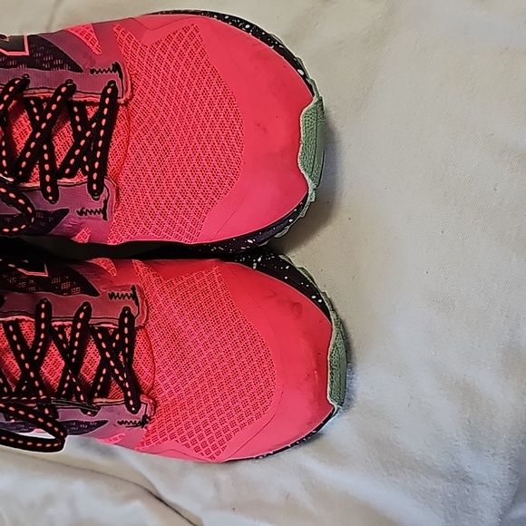 New Balance 690AT Sneakers - Picture 2 of 11